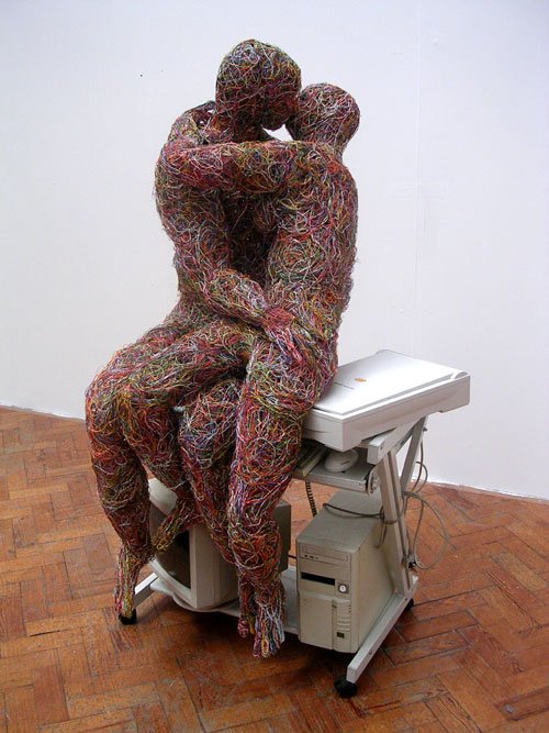 The Kiss: Gallery Showing Life-sized Wire Sculptures by Artist Craig Clarke